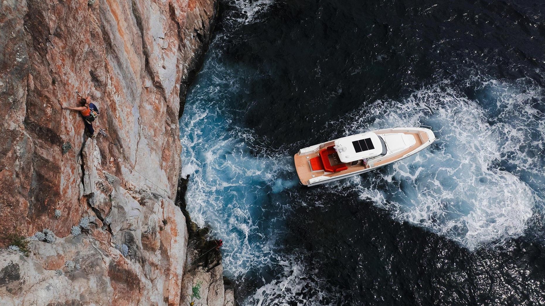 How to dock a boat in a tough environment | Volvo Penta