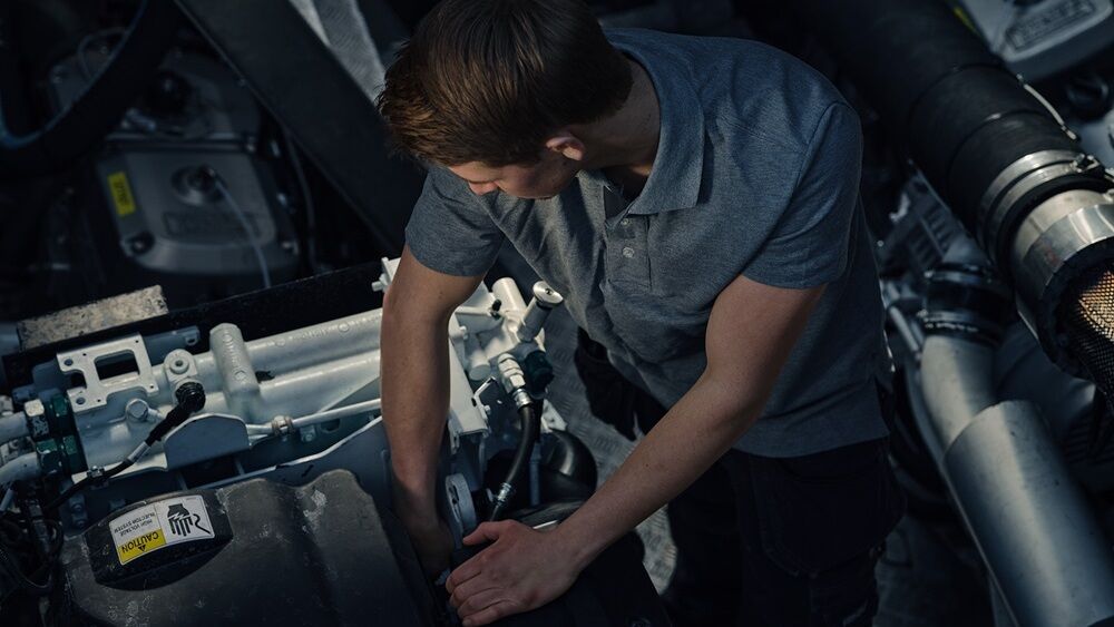 V-Drive vs. Forward Drive | Volvo Penta US