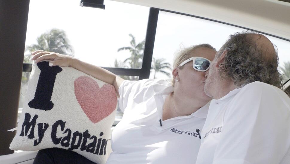 Jack and Tammy kissing on their Azimut boat