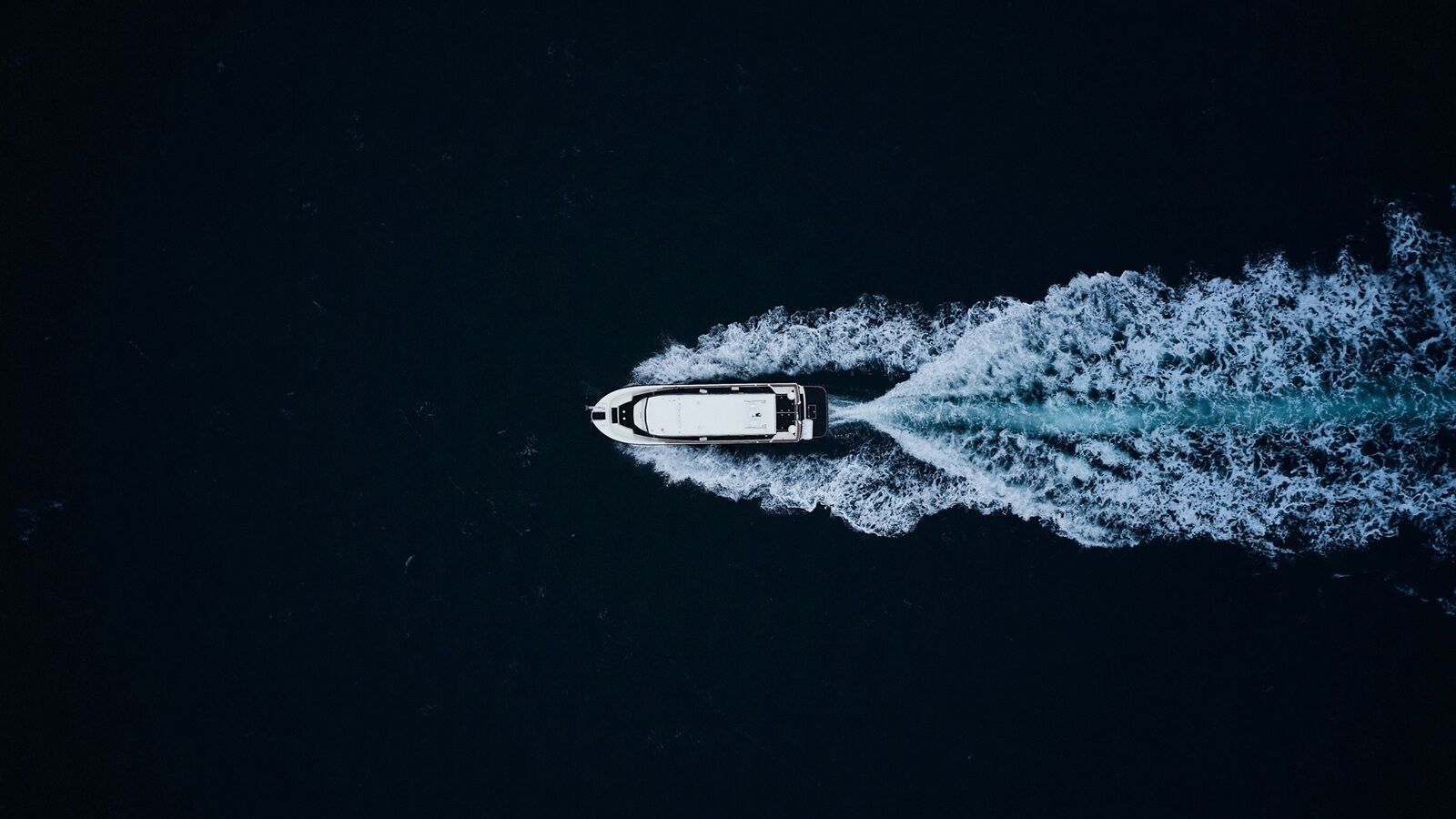 V8 Marine Engine - Gas Aquamatic Sterndrive | Volvo Penta US